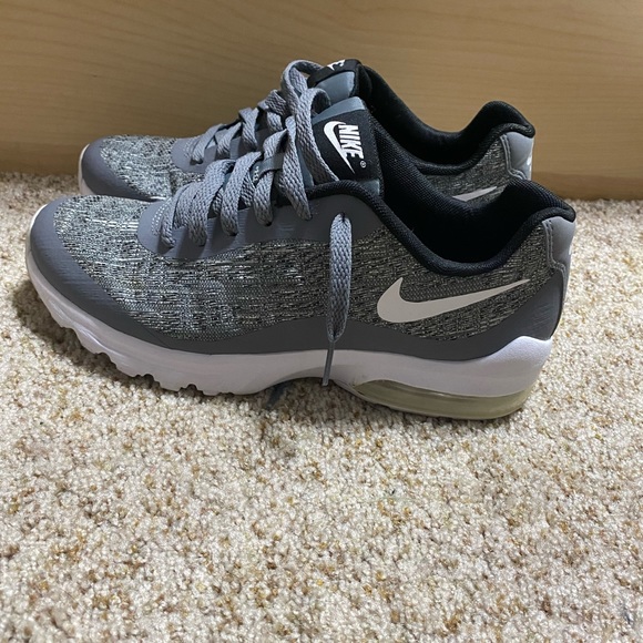 gray gym shoes